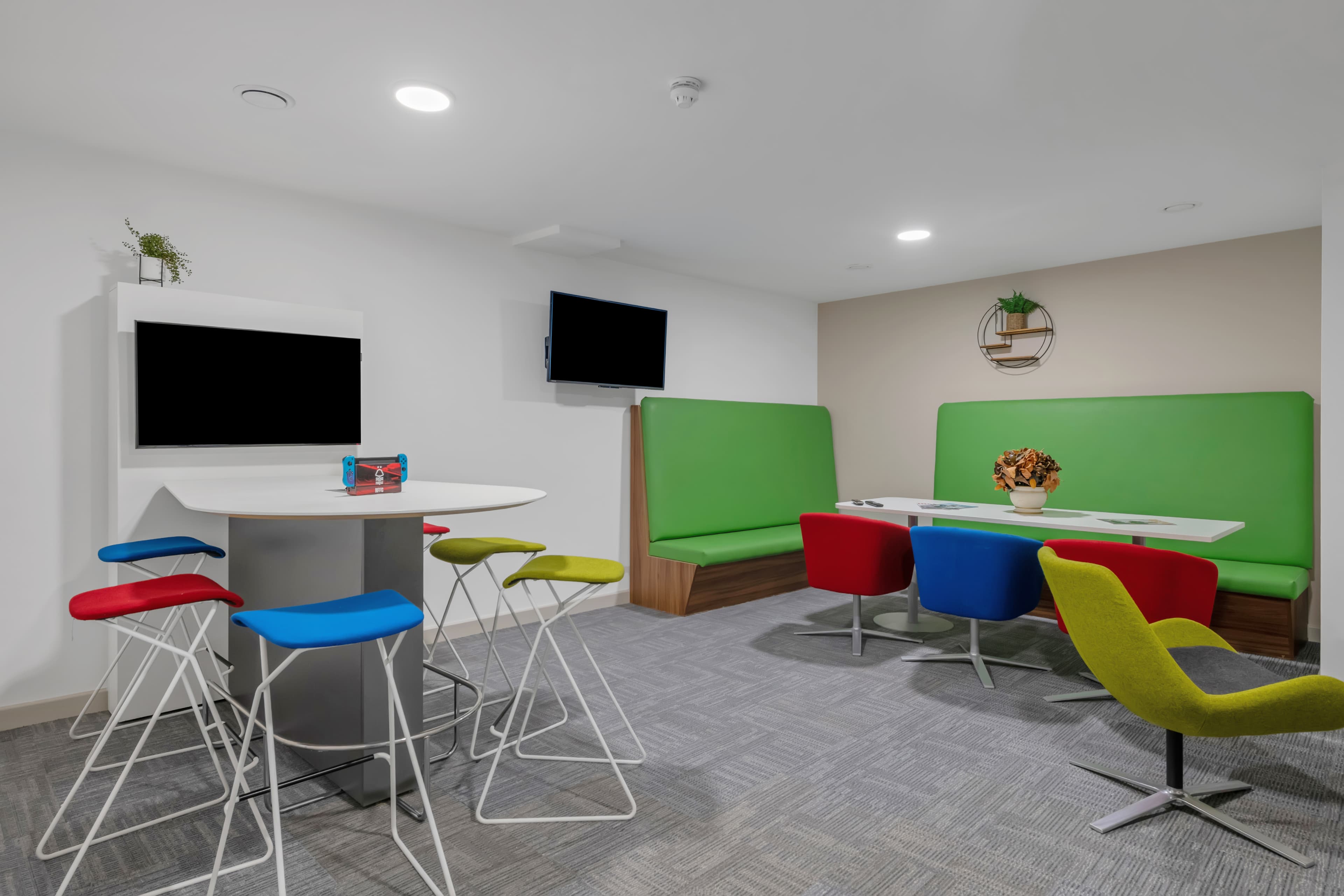 Deluxe Studio, Victoria House City Nest Student Living, Derby - view 5