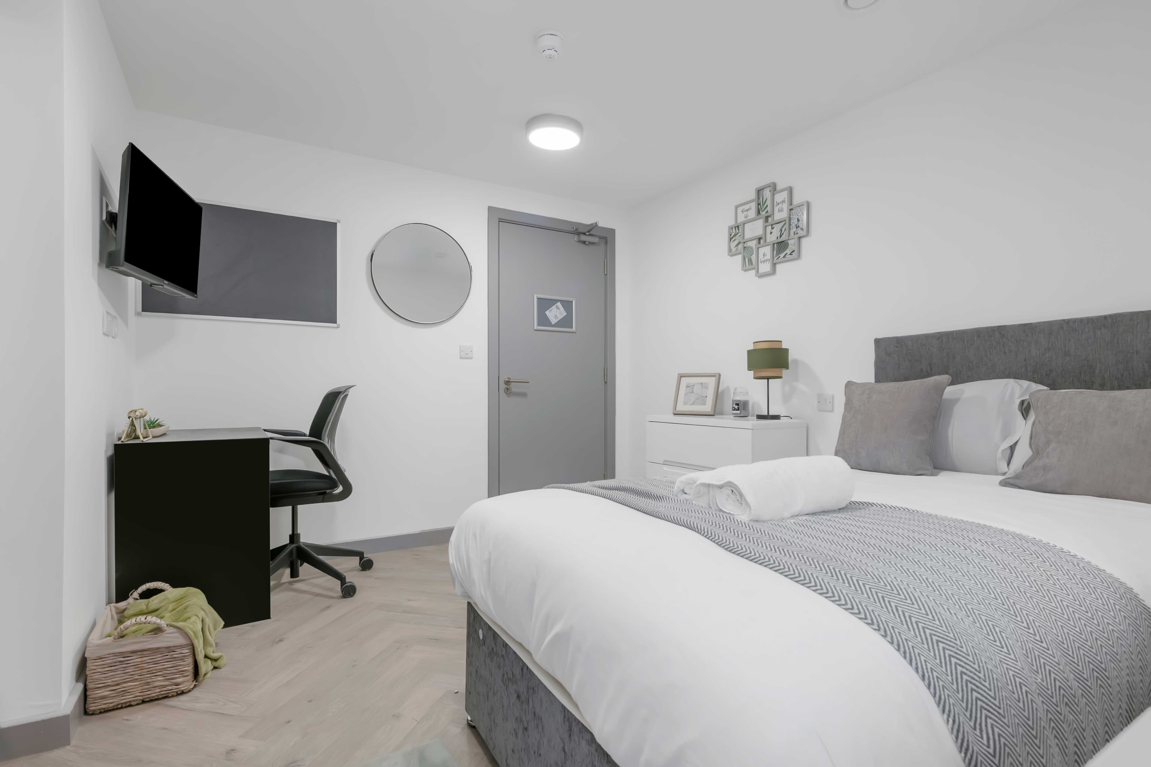 Ensuite, Stanley, Nottingham - view 1